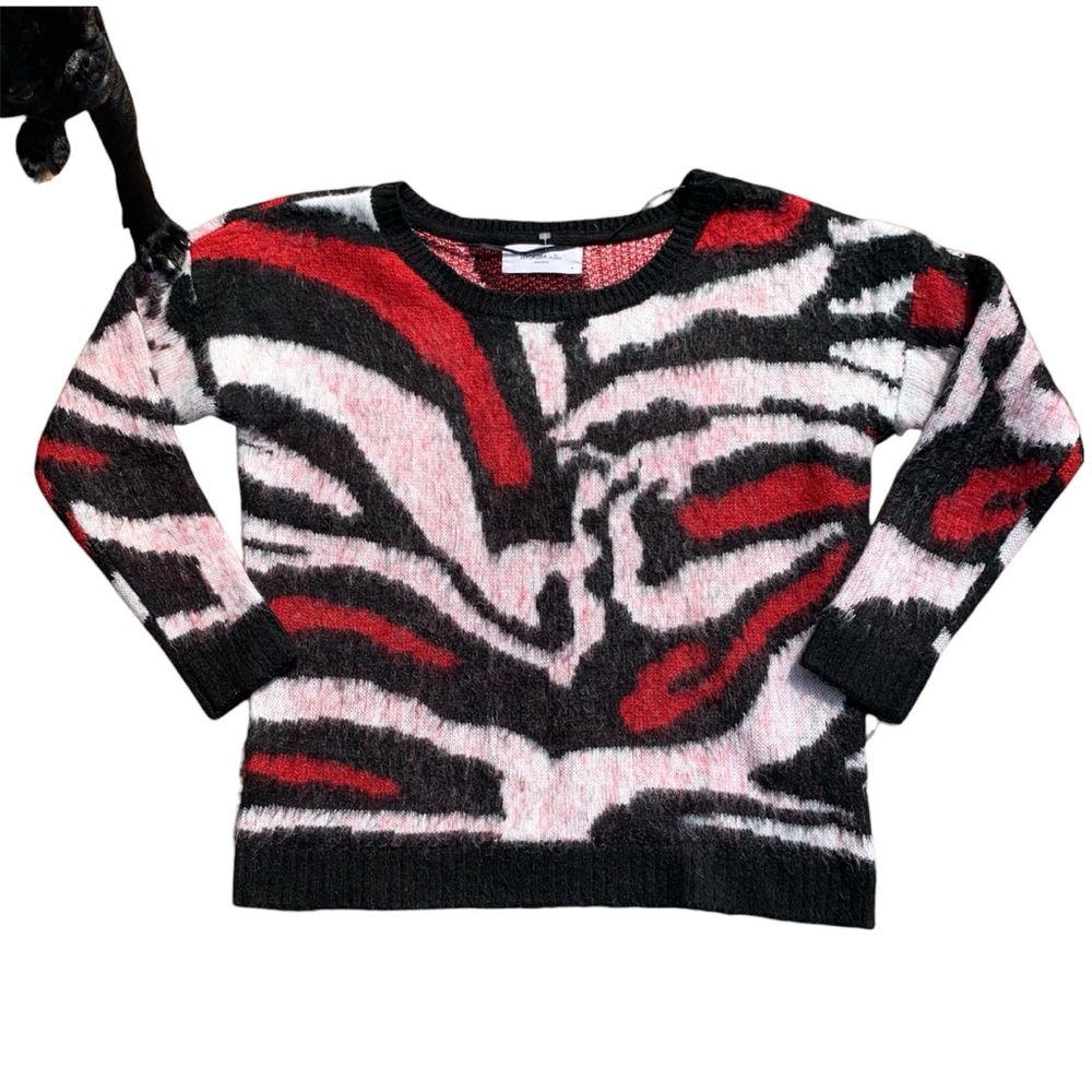 Black and red retro abstract zebra print fuzzy sweater Vero Moda
